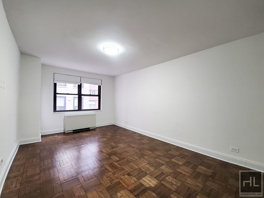 5 Avenue - Photo 3