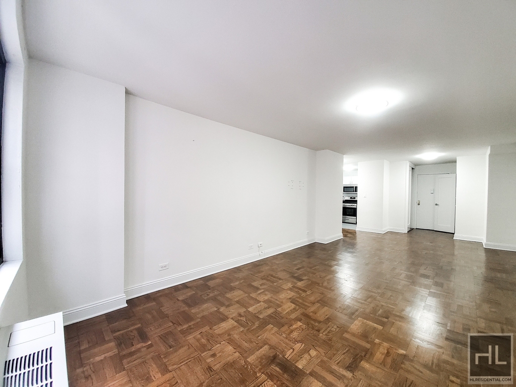 5 Avenue - Photo 1