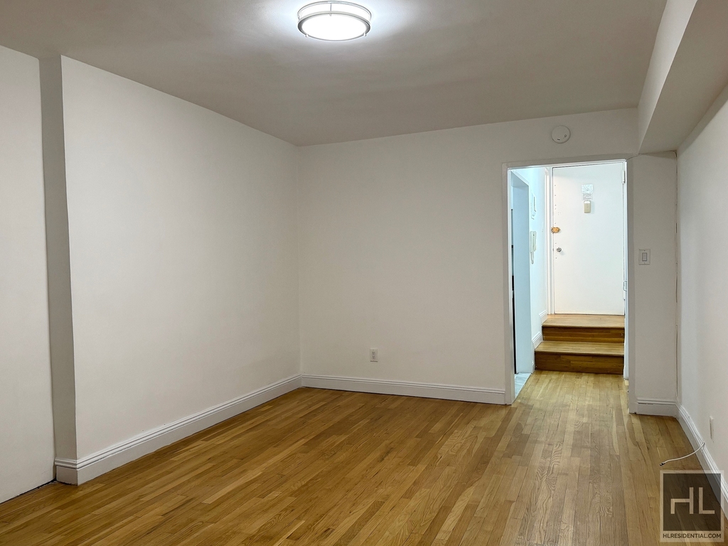 East 76 Street - Photo 3
