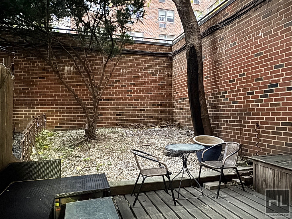 East 76 Street - Photo 2