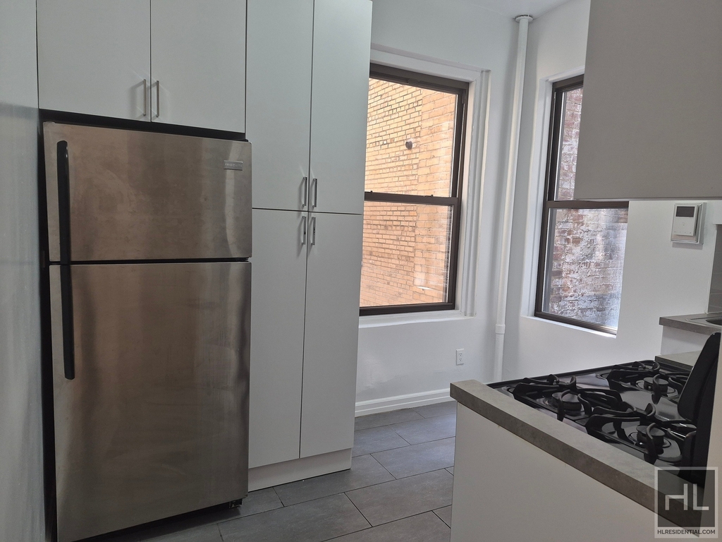 East 88 Street - Photo 4