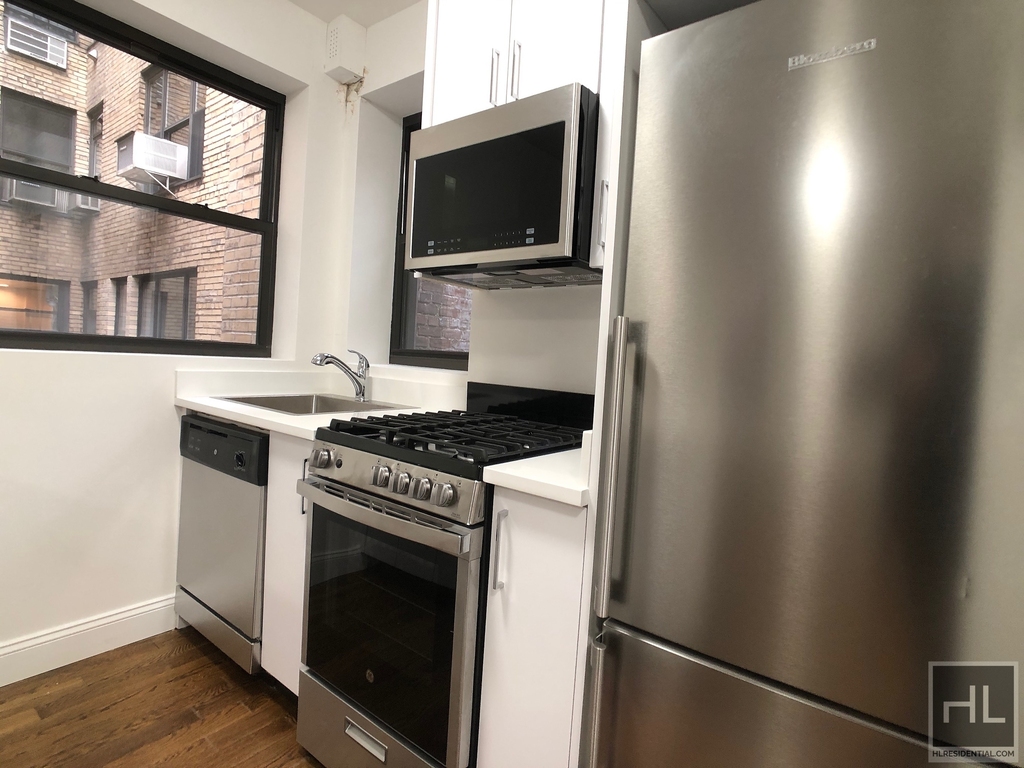 East 88 Street - Photo 0