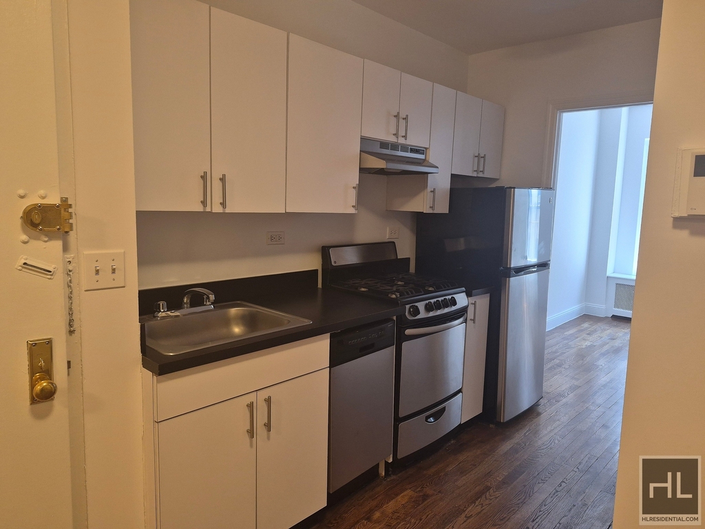 East 89th Street - Photo 0
