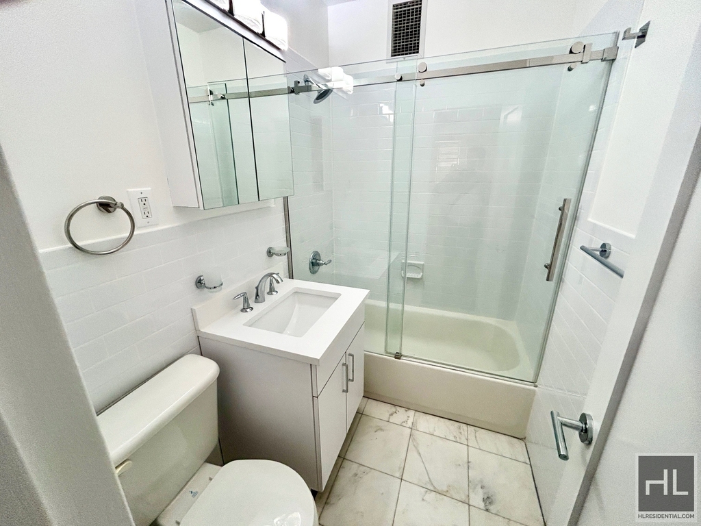 East 74 Street - Photo 2