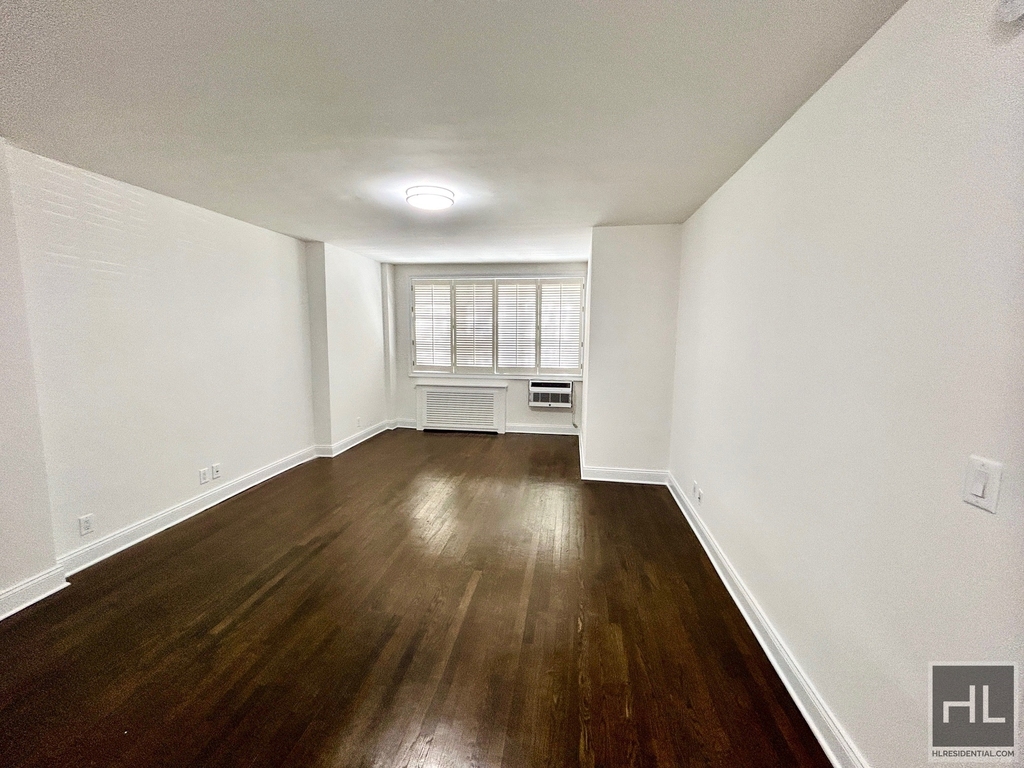 East 74 Street - Photo 0