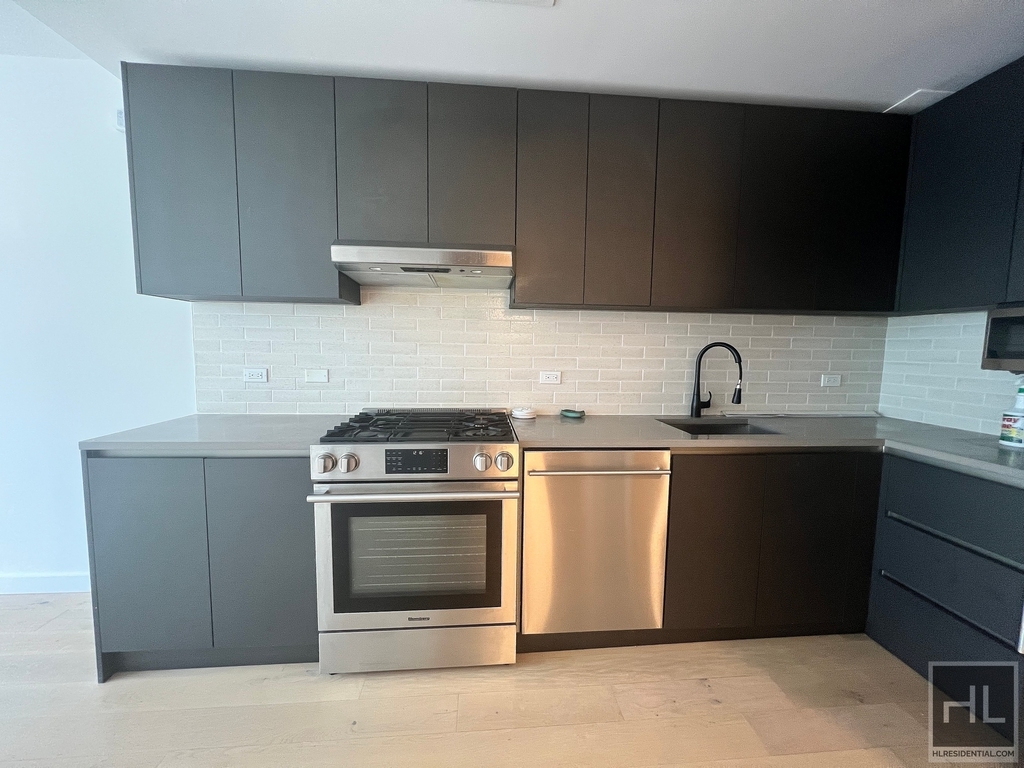Northern Boulevard - Photo 2