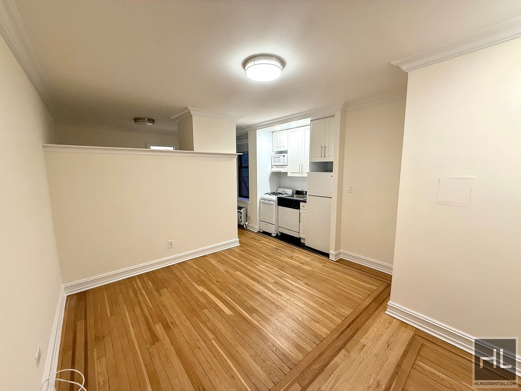 East 51 Street - Photo 3
