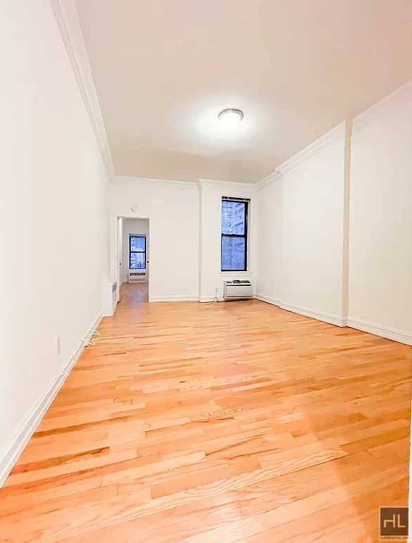East 76 Street - Photo 0