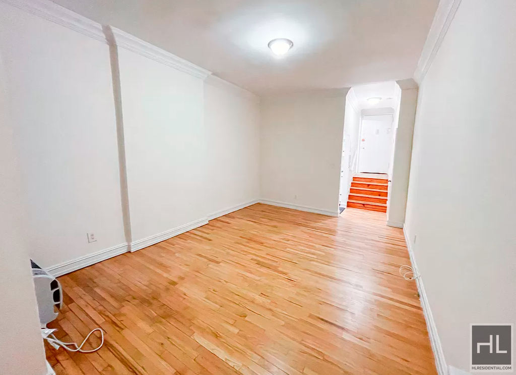 East 76 Street - Photo 2