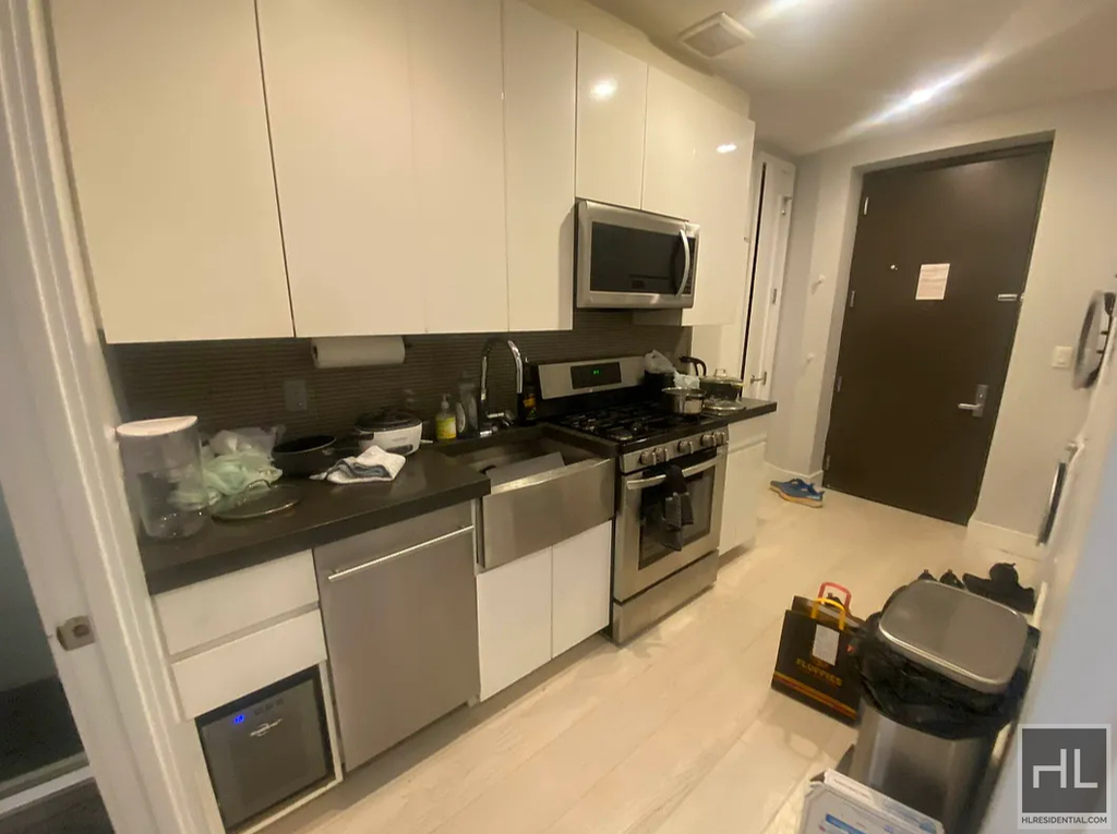E 13th - Photo 3