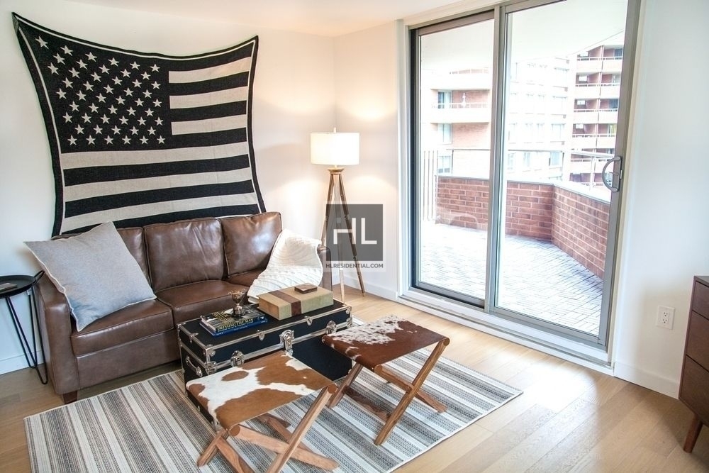 2nd Avenue - Photo 5