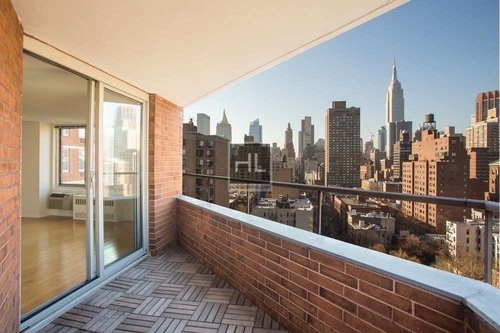 2nd Avenue - Photo 7