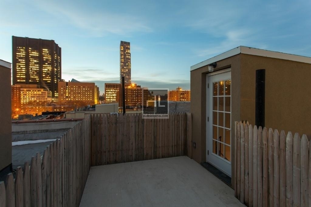 E 10th St. - Photo 4