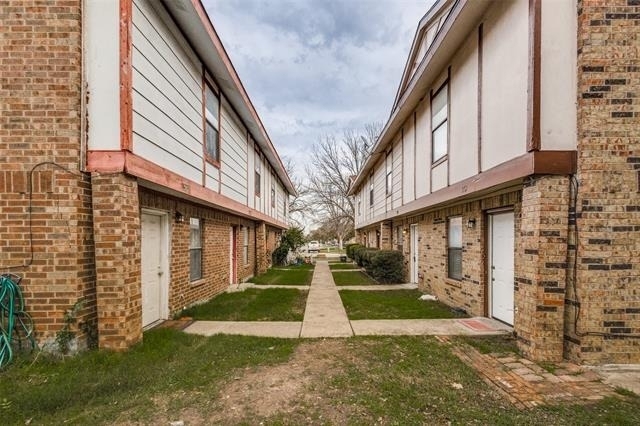 3071 Olympia Drive - Photo 2