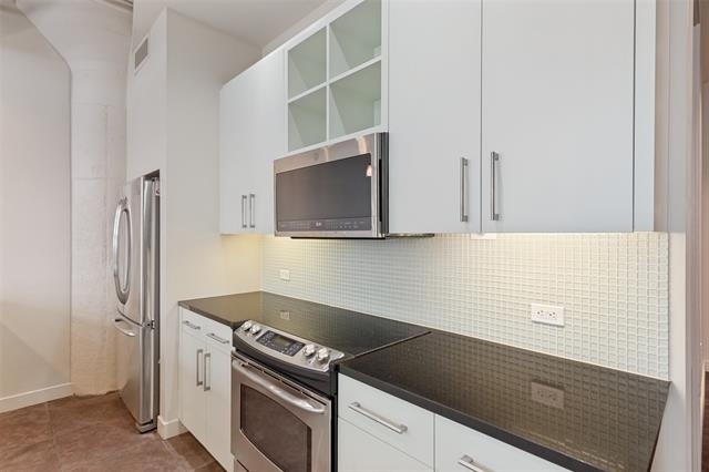 2600 W 7th Street - Photo 1