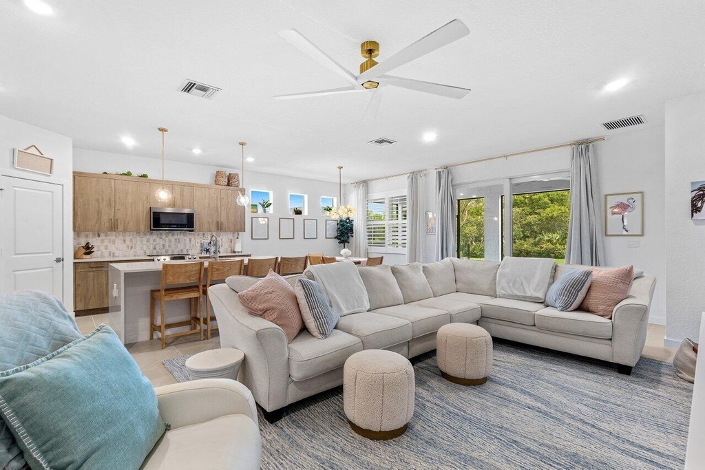 1991 Ne Ocean Dunes Drive - Photo 1