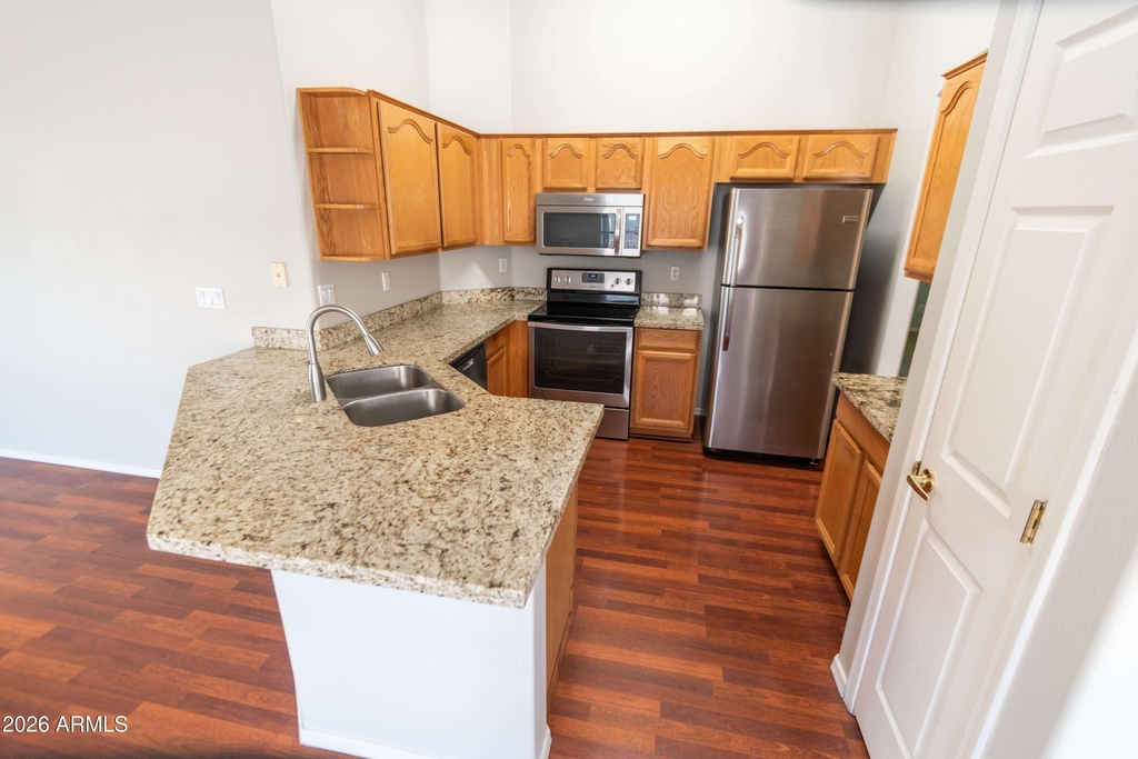 449 N Windsor -- - Photo 11