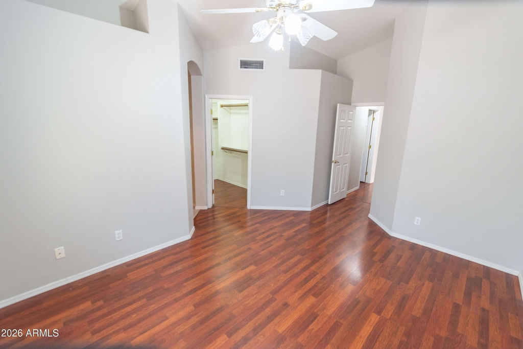 449 N Windsor -- - Photo 23