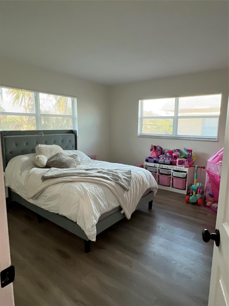 1061 Nw 45th Street - Photo 8