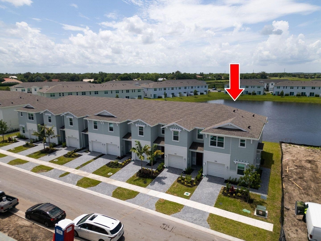 380 Se Crossoak Lane - Photo 1