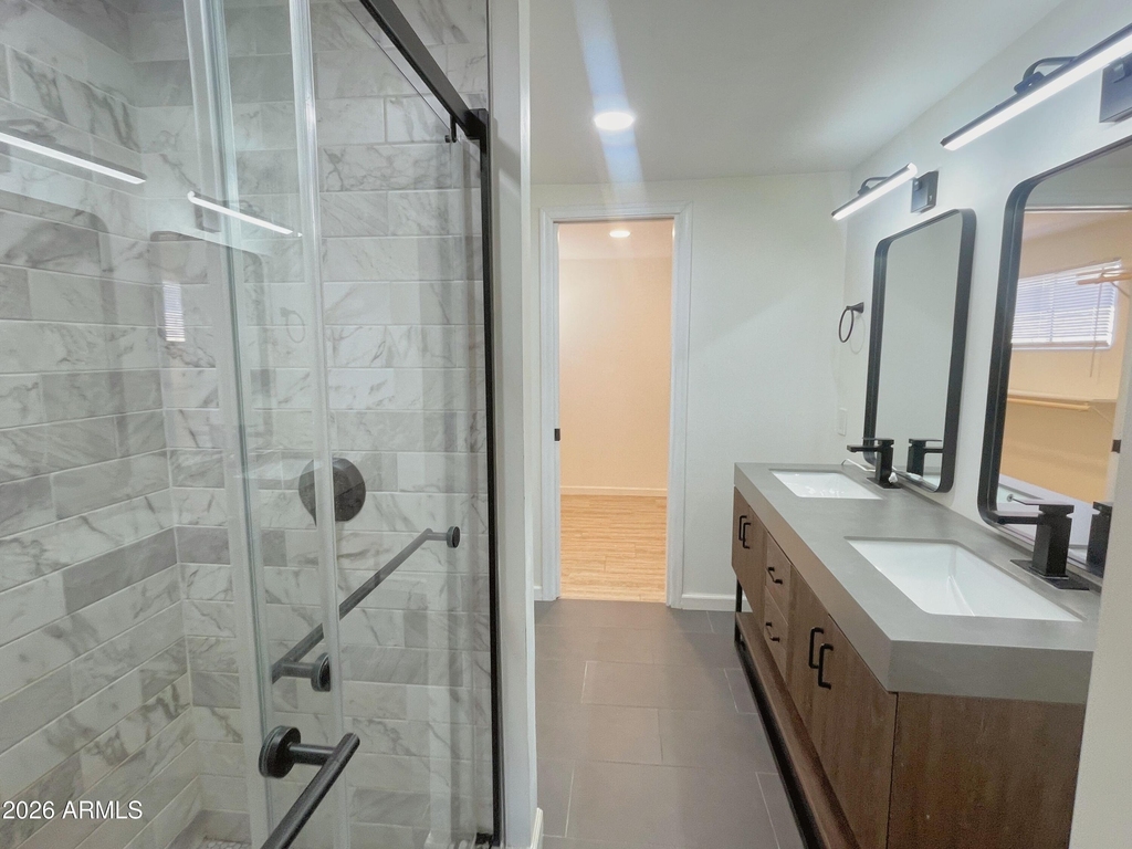 2401 E Meadowbrook Avenue - Photo 16