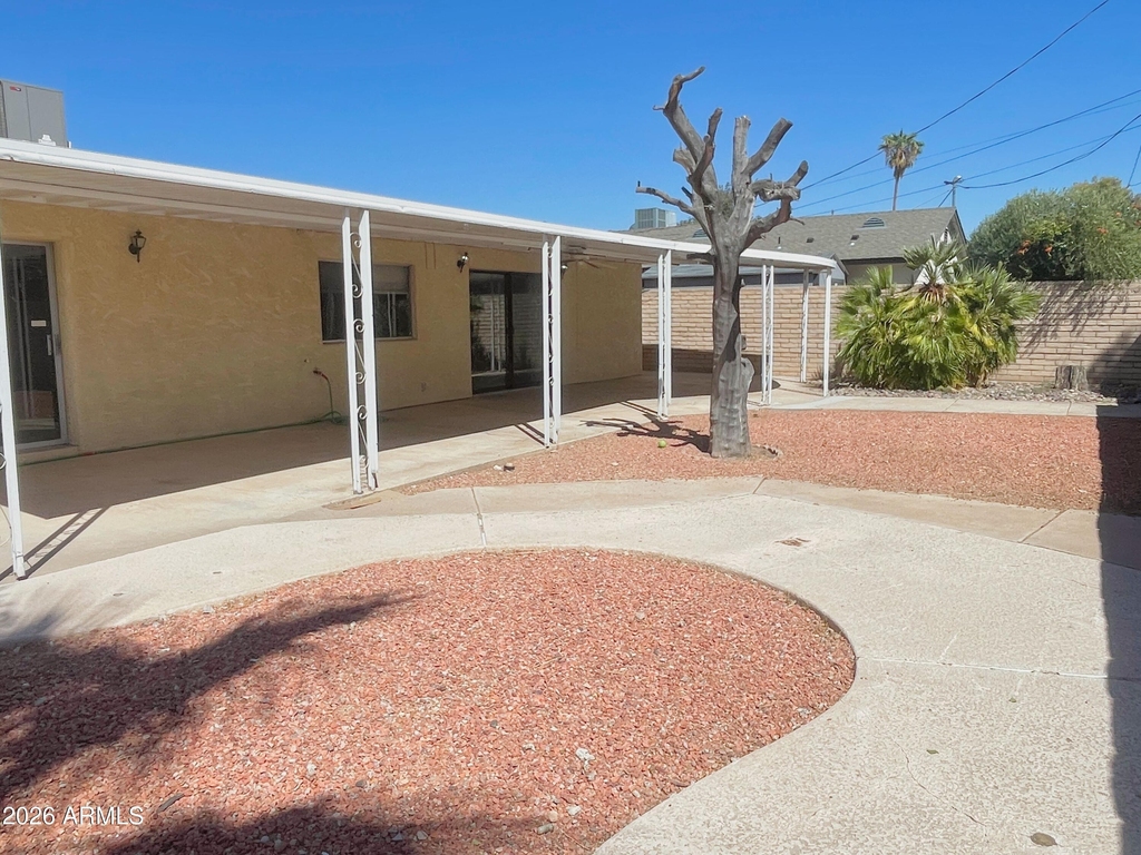 2401 E Meadowbrook Avenue - Photo 33