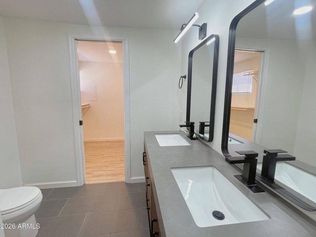 2401 E Meadowbrook Avenue - Photo 18