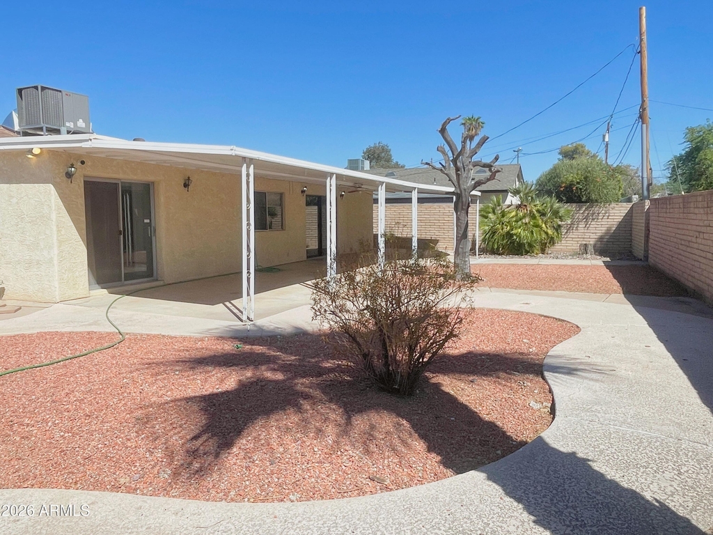 2401 E Meadowbrook Avenue - Photo 32