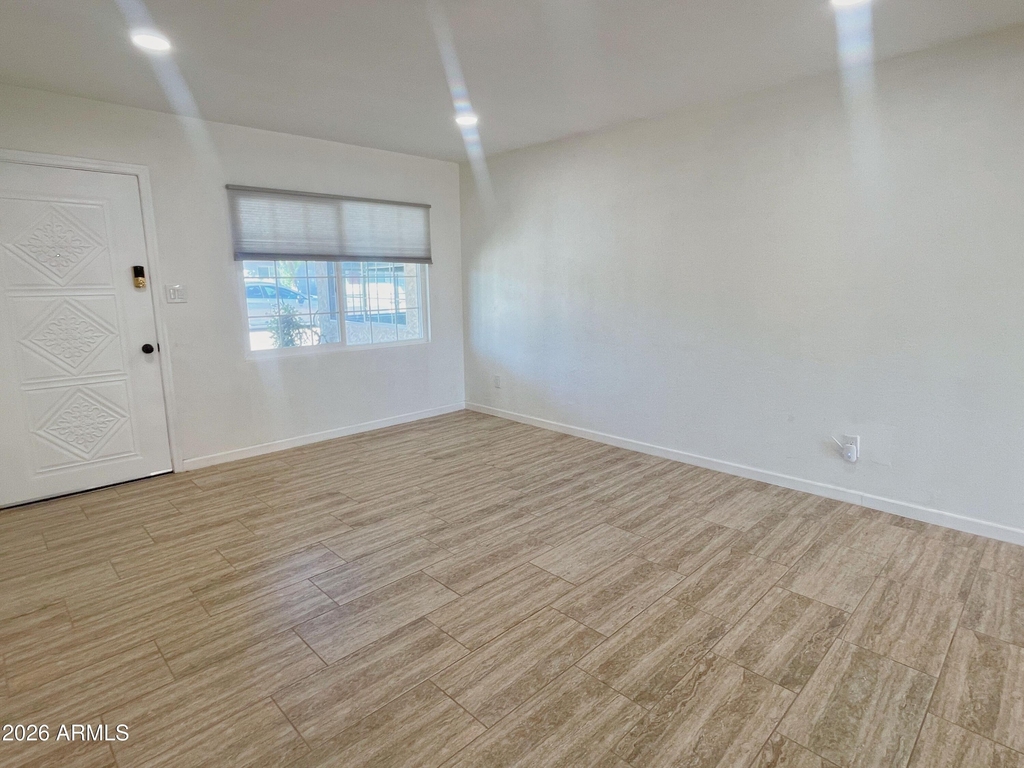 2401 E Meadowbrook Avenue - Photo 6