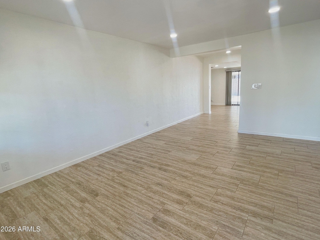2401 E Meadowbrook Avenue - Photo 3