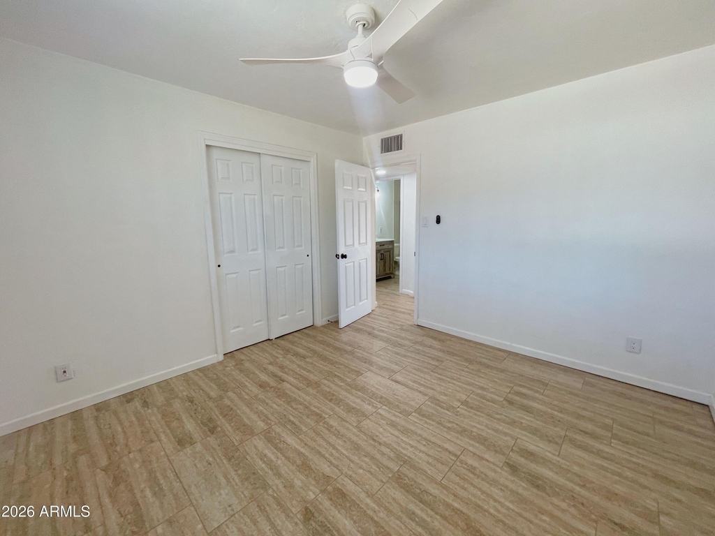 2401 E Meadowbrook Avenue - Photo 26