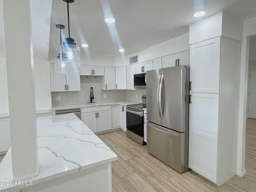 2401 E Meadowbrook Avenue - Photo 9