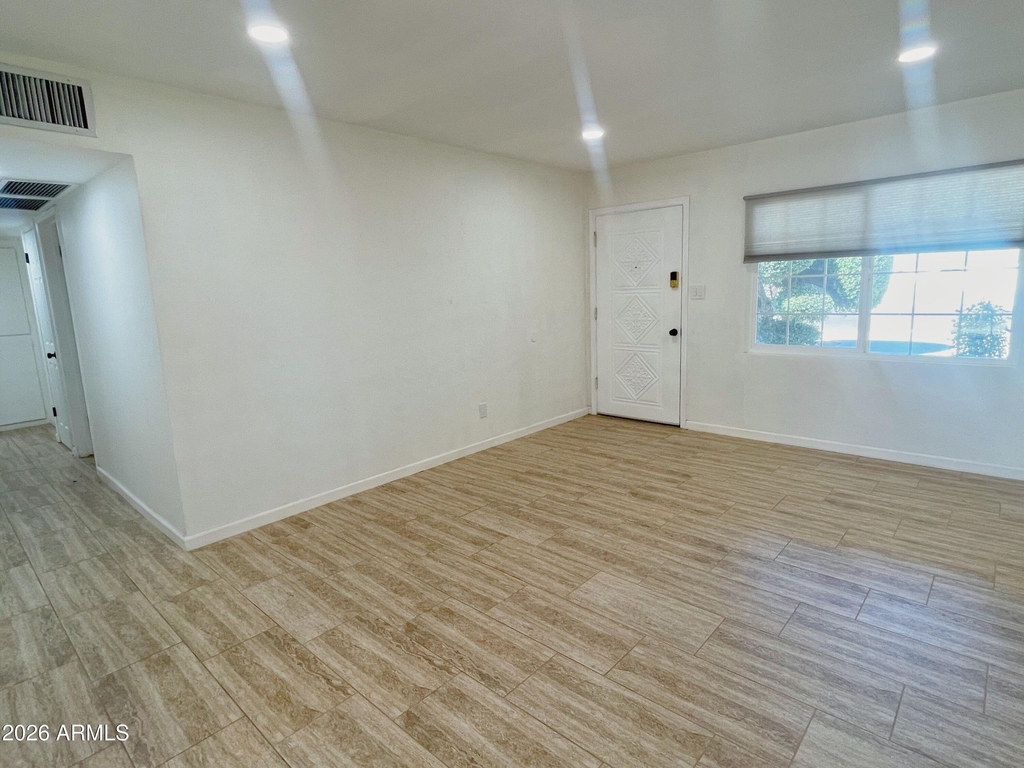 2401 E Meadowbrook Avenue - Photo 5
