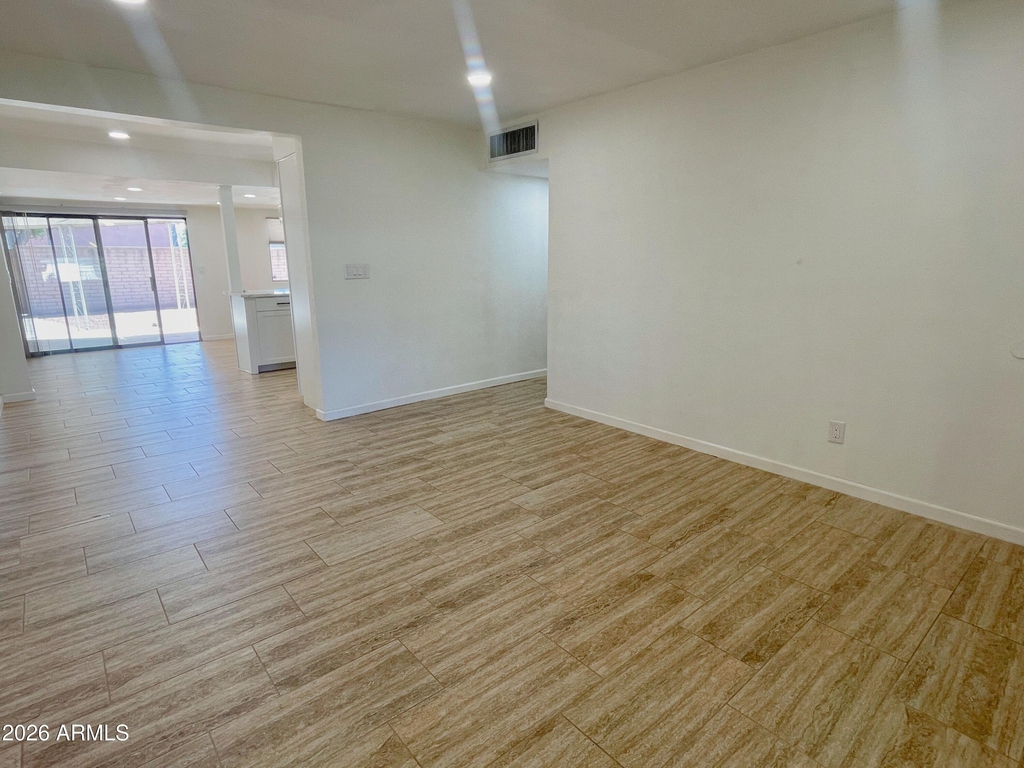 2401 E Meadowbrook Avenue - Photo 4