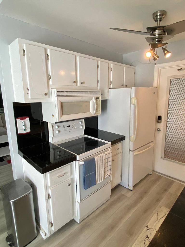 224 Hibiscus Avenue - Photo 10