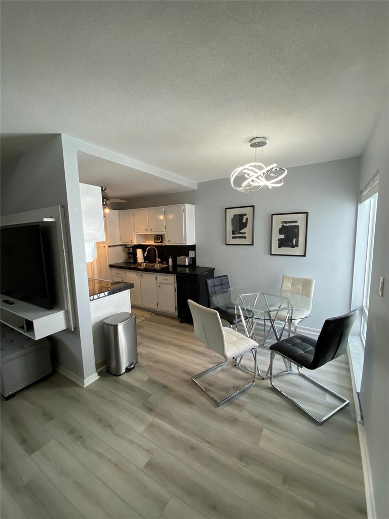224 Hibiscus Avenue - Photo 5