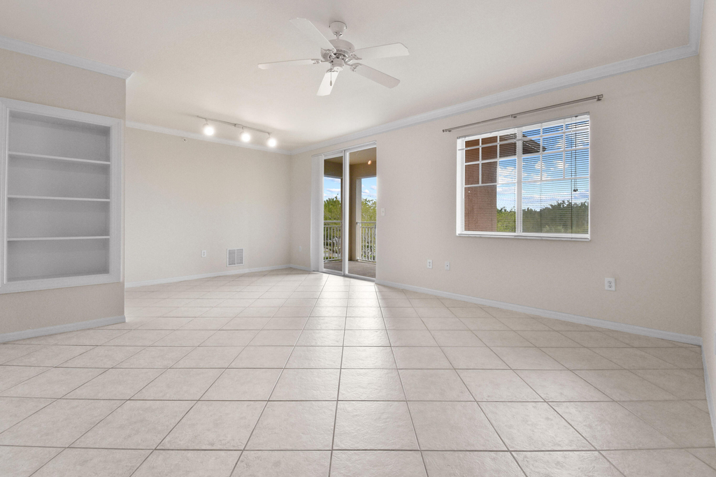 6556 Emerald Dunes Drive - Photo 3