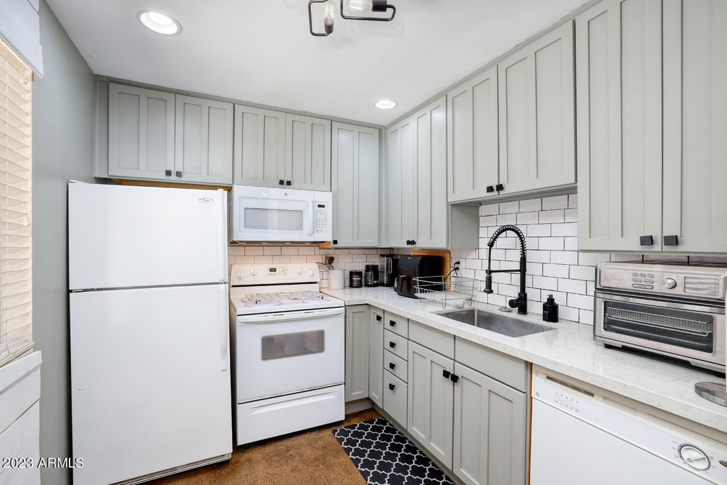 4354 N 82nd Street - Photo 2