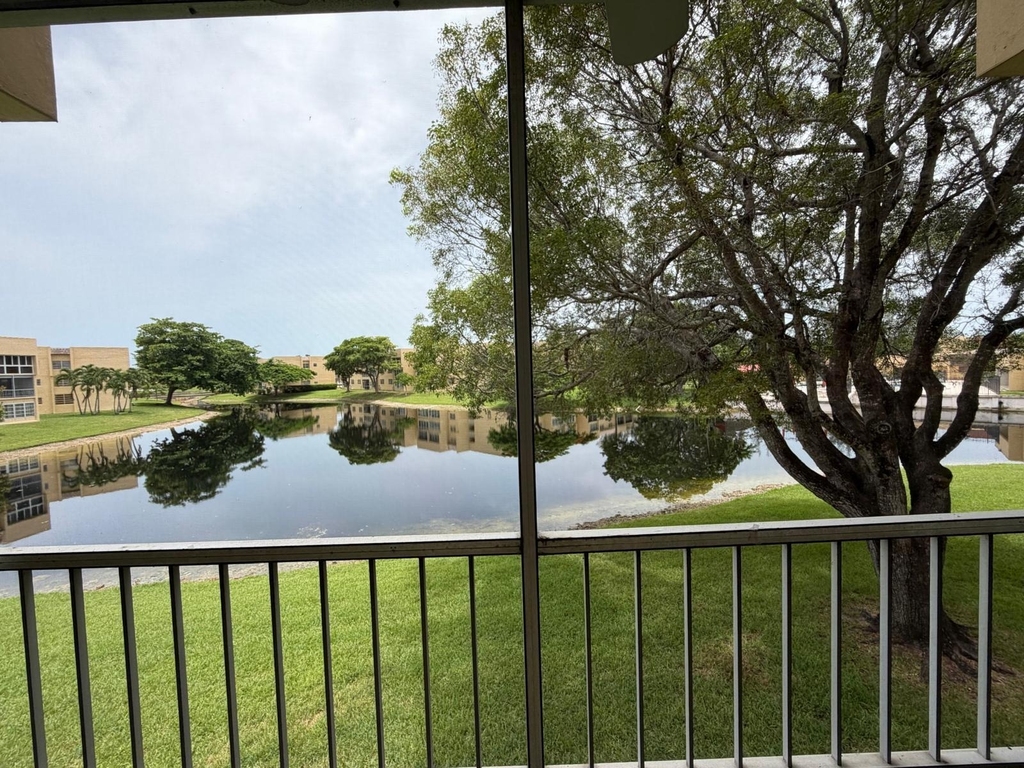 5750 Nw 64th Avenue - Photo 20