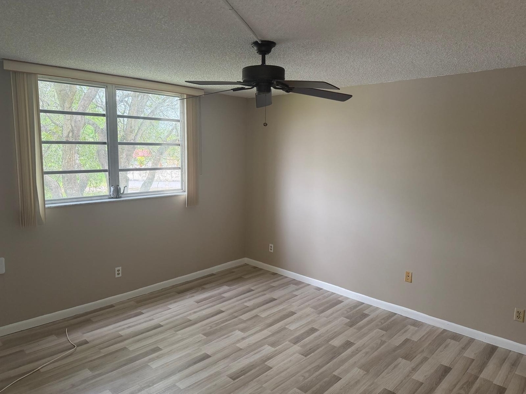 5750 Nw 64th Avenue - Photo 15