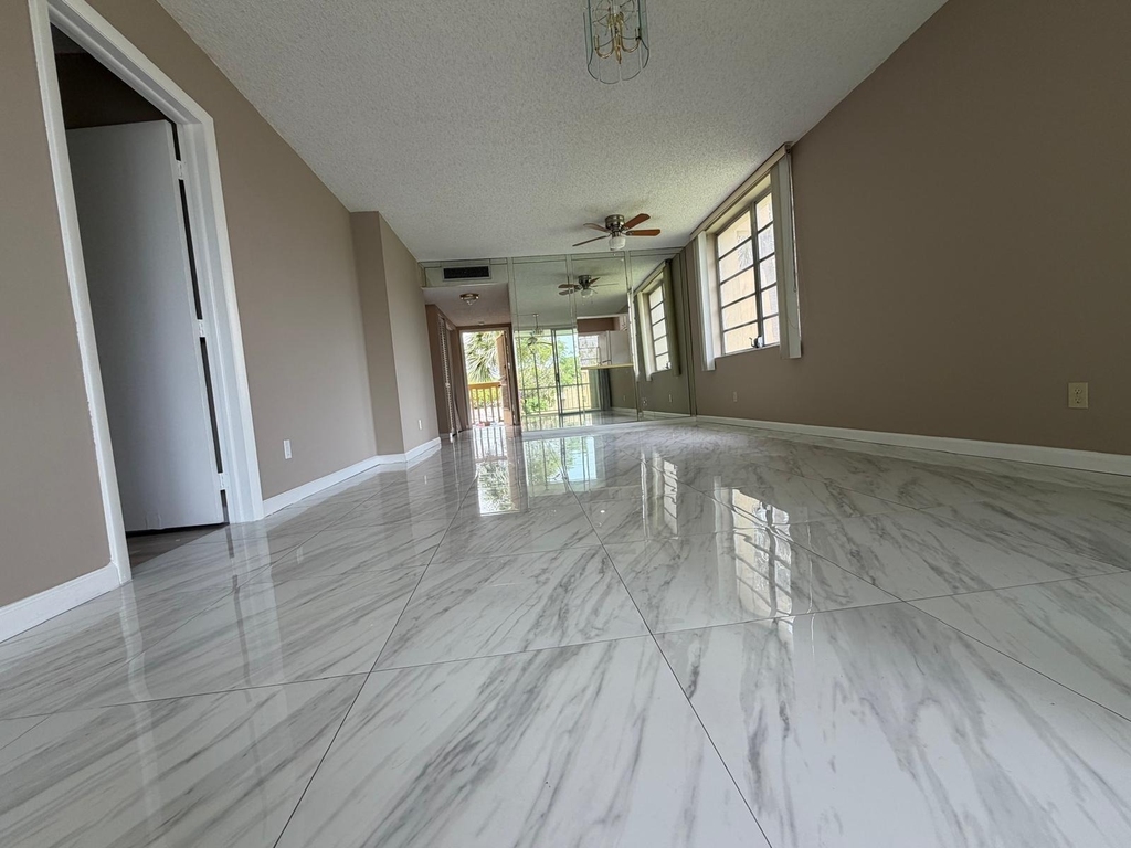 5750 Nw 64th Avenue - Photo 18
