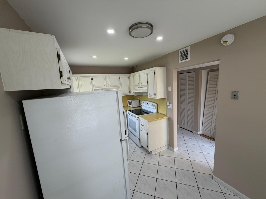 5750 Nw 64th Avenue - Photo 22