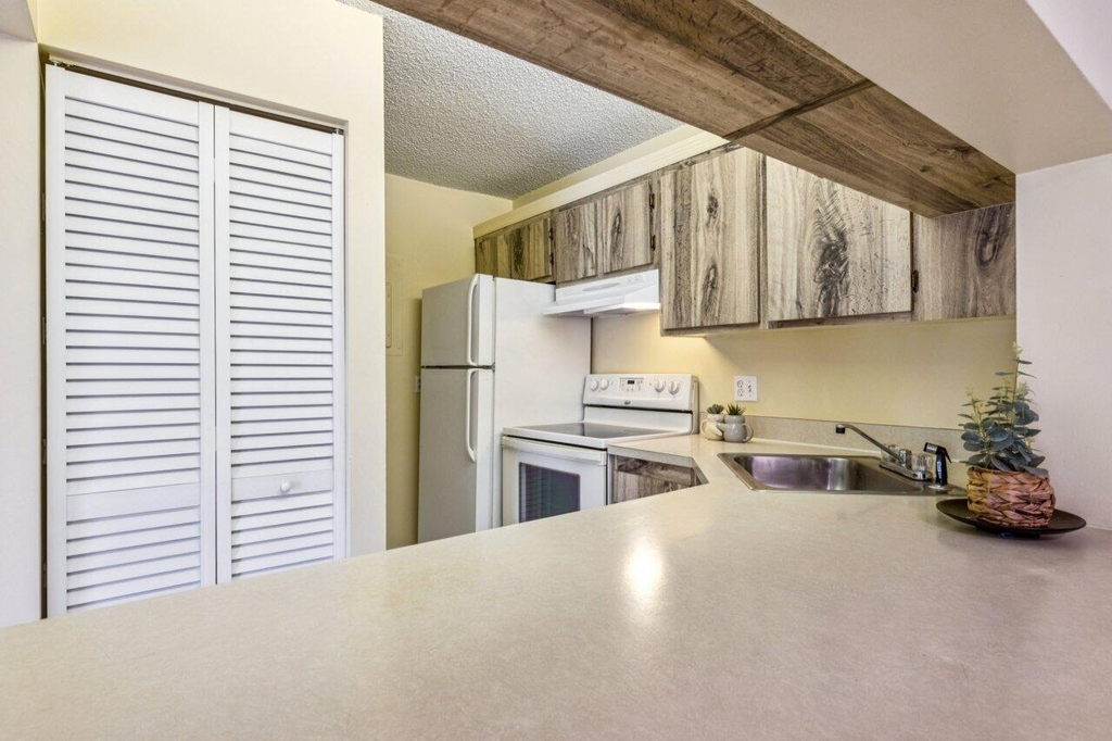 618 Sea Pine Way - Photo 7