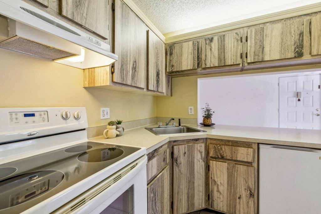 618 Sea Pine Way - Photo 11