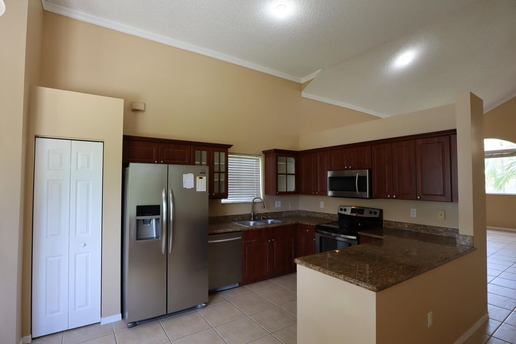 2202 Se 17th Avenue - Photo 6