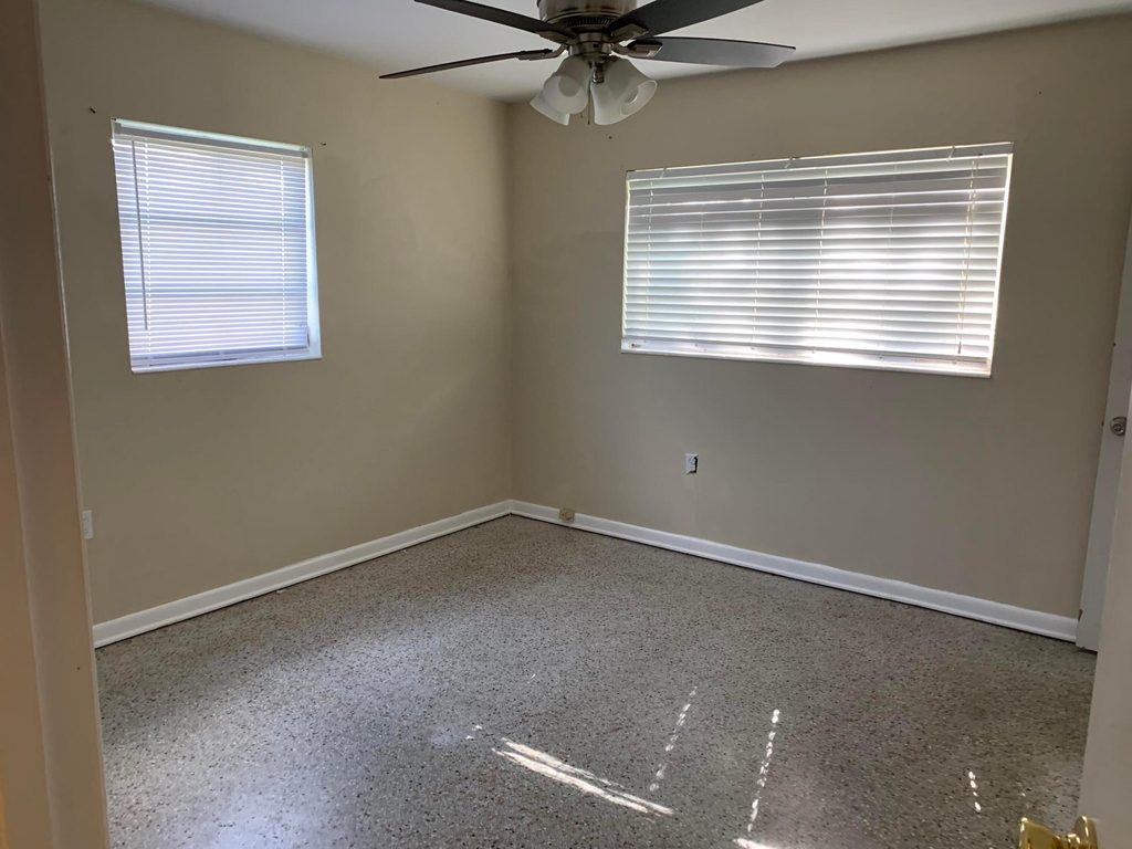363 Hosbine Street - Photo 12