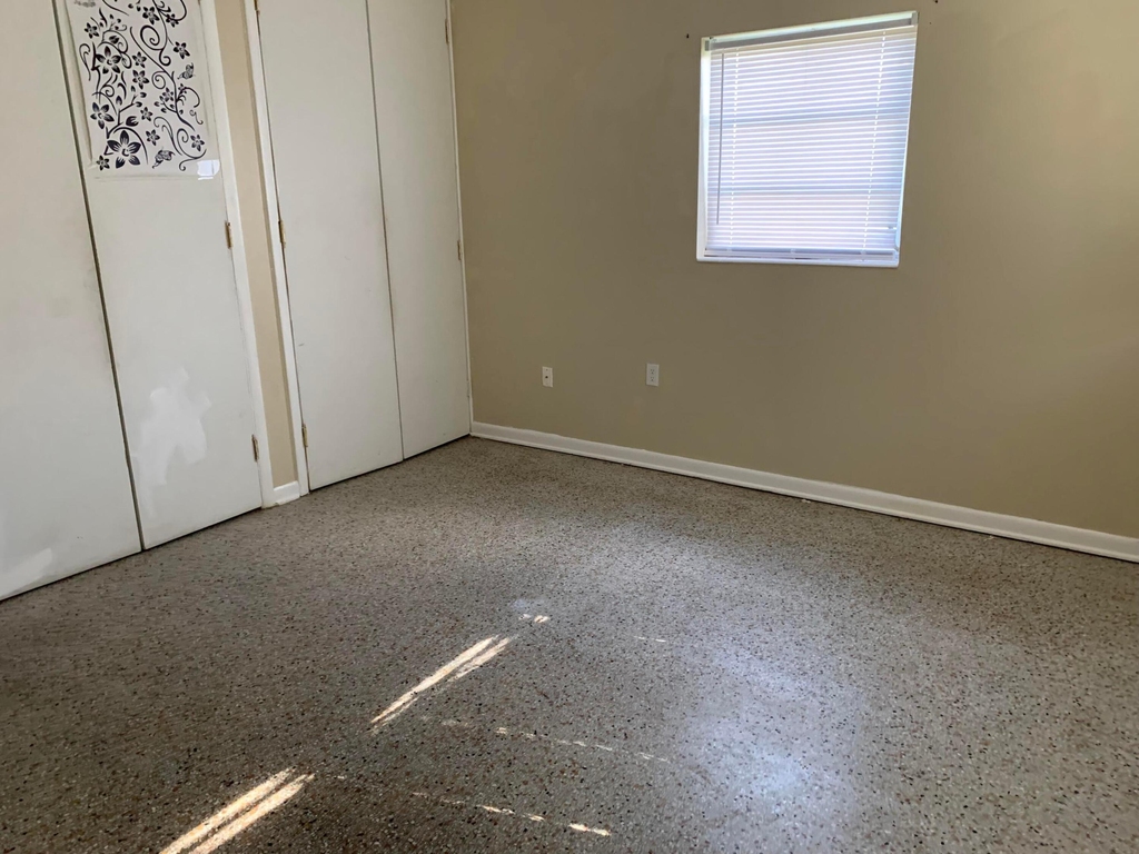 363 Hosbine Street - Photo 10