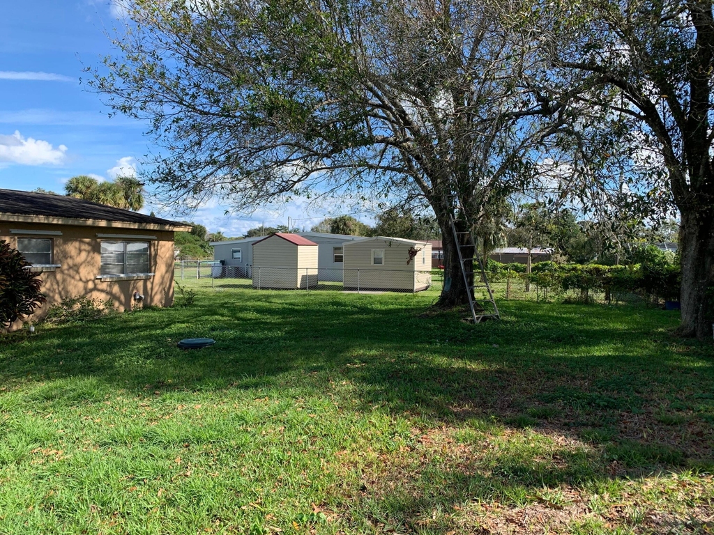 363 Hosbine Street - Photo 2
