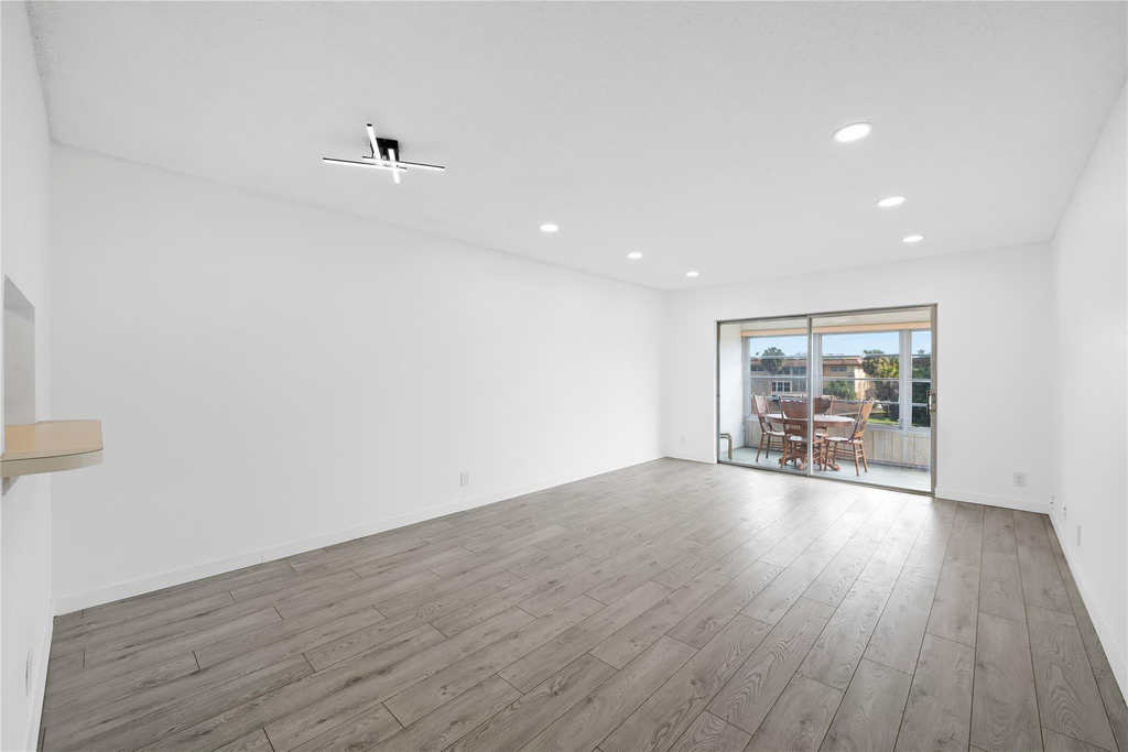5031 W Oakland Park Boulevard - Photo 15