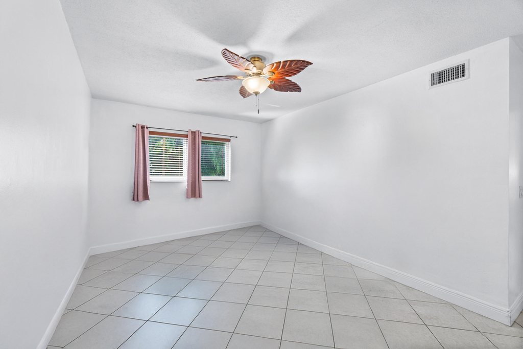 658 Ne 6th Court E - Photo 19